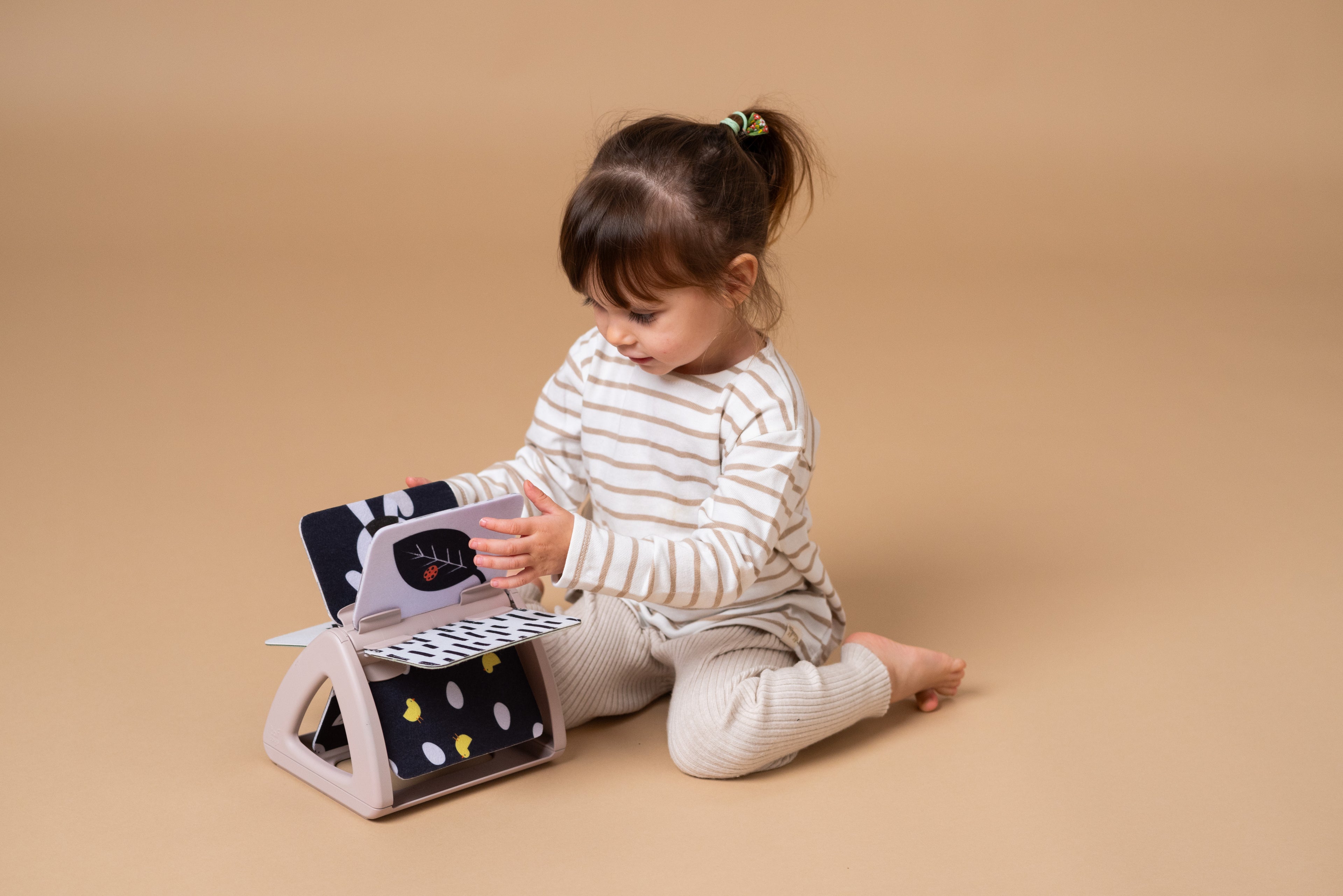 Black & White Spinning Book  | Taf Toys