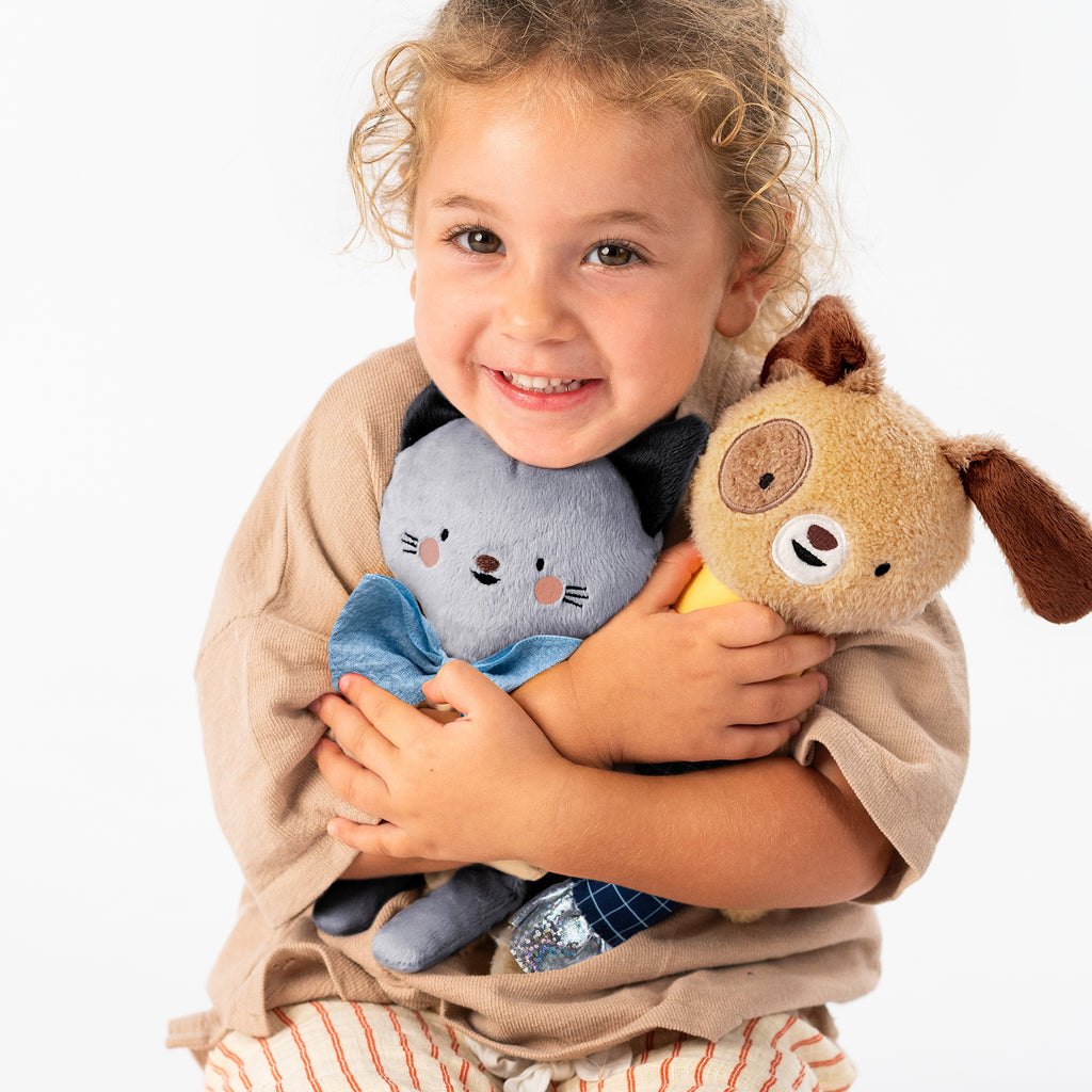 Clara la gattina – Peluche sensoriale con sonaglio e massaggiagengive | Taf Toys