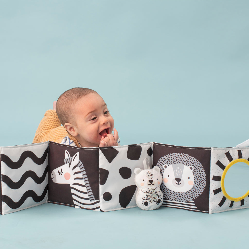 Libro in Stoffa Bianco e Nero “Savana” | Taf Toys